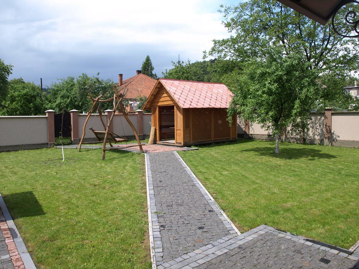 Mini-Hotel "Nord" Chynadiyovo Exterior photo